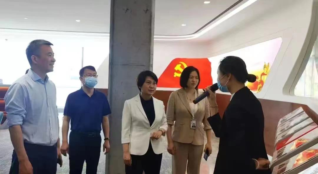 華強新聞 | 《總裁張華陪同市委副書(shū)記、市長(cháng)叢麗一行赴江蘇等地開(kāi)展生物經(jīng)濟領(lǐng)域專(zhuān)題招商活動(dòng)》(圖2)